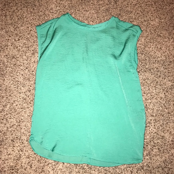 🎉HP 5/18🎉 H&M green blouse - Picture 4 of 5